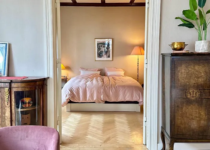 Authenic Art Nouveau Apartment In The City-Center