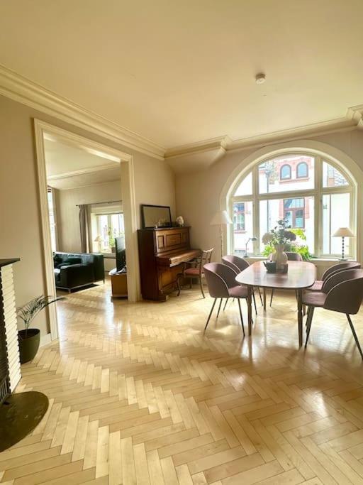 Apartment Authenic Art Nouveau In The City-center *